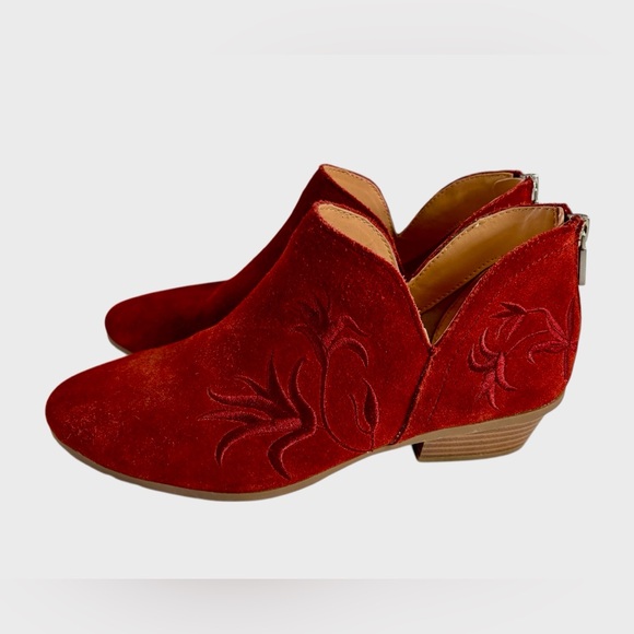 Kenneth Cole Shoes - Kenneth Cole Reaction Red Suede Embroidered V-Cut Ankle Booties Size 8,5
